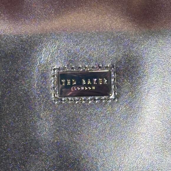 TED BAKER LEATHER OVERNIGHT BAG BURGUNDY AND BLACK CHECK - Picture 13 of 13